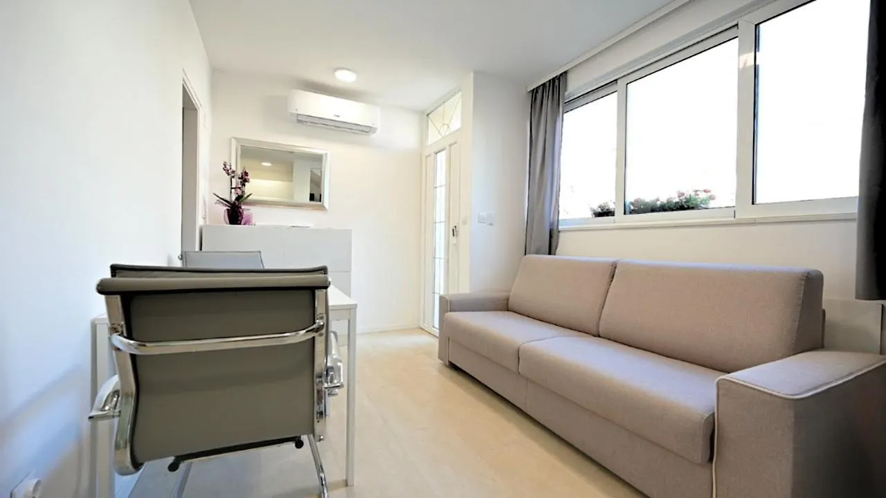 Apartment Nada - Porec - 300M From Beautiful Beaches And City Center
